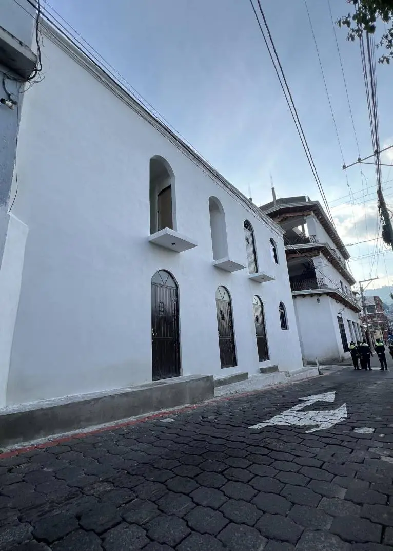 Fachada terminada de complejo de oficinas construido por Grupo REMO en Guatemala
