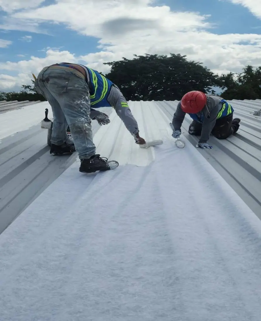 Impermeabilización de techo de lámina industrial
